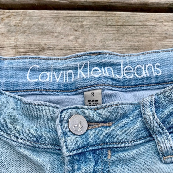 💜 Calvin Klein Light Wash Bermuda Denim Shorts - Size 8 - Picture 4 of 6